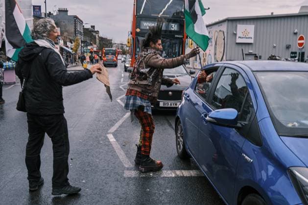 November 18, 2023 - London, United Kingdom - Demonstrators march through Camden Town to the constituency of KEIR STARMER, leader of the Labour Party, to protest against the decision of not voting for a ceasefire in Gaza. London United Kingdom - ZUMAf174 20231118_shn_f174_724 Copyright: xChiaraxFabbrox
