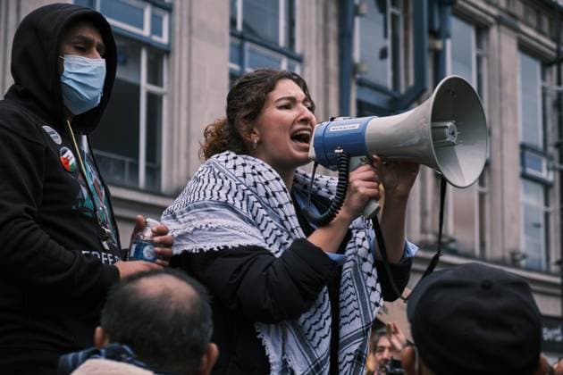 November 18, 2023 - London, United Kingdom - Demonstrators march through Camden Town to the constituency of KEIR STARMER, leader of the Labour Party, to protest against the decision of not voting for a ceasefire in Gaza. London United Kingdom - ZUMAf174 20231118_shn_f174_719 Copyright: xChiaraxFabbrox