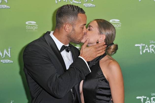Premiere: TARZAN . Andrej Mangold mit seiner Freundin Annika Jung anläßlich der Premiere des Disneys Musical TARZAN am 16.11.2023 im Stage Apollo Theater Stuttgart. 20231116MWI108484