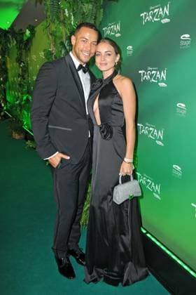 Premiere: TARZAN . Andrej Mangold mit seiner Freundin Annika Jung anläßlich der Premiere des Disneys Musical TARZAN am 16.11.2023 im Stage Apollo Theater Stuttgart. 20231116MWI108701