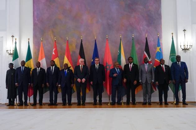 Bilder des Jahres 2023, News 11 November News Themen der Woche KW47 News Bilder des Tages Konferenz G20 Compact with Africa , Staats- und Regierungschefs der G20 Compact with Africa-Länder Konferenz G20 Compact with Africa am 20. November 2023 in Berlin, Ankünfte der Staats- und Regierungschefs der G20 Compact with Africa-Länder, Familienfoto im Schloss Bellevue, mit Bundespräsident Frank-Walter Steinmeier Berlin Berlin GER