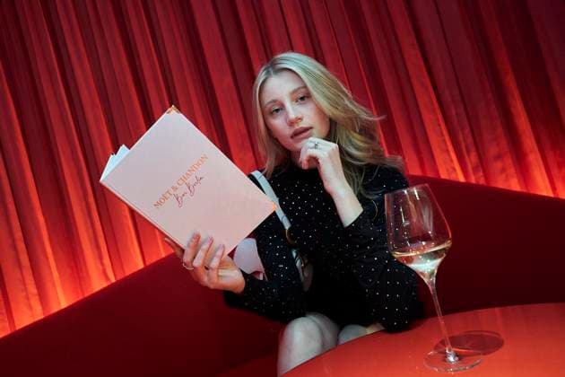 Bilder des Jahres 2023, Entertainment 11 November Entertainment Themen der Woche KW47 Entertainment Bilder des Tages Opening der MoÃ«t & Chandon Bar Berlin im KaDeWe Berlin Trixi Giese beim Opening der MoÃ«t & Chandon Bar Berlin im KaDeWe Berlin 22.11.2023 Copyright: xEventpressxSaschaxRadkex