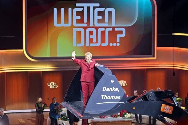 Bilder des Jahres 2023, Entertainment 11 November Entertainment Themen der Woche KW47 ZDF - Wetten, dass...? Fernsehmoderator Thomas Gottschalk während letzten ZDF - Fernsehshow Wetten , dass...? am 25.11.2023 live aus der Messehalle Offenburg. 20231125SBK0087