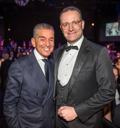 Bilder des Jahres 2023, Entertainment 11 November Entertainment Themen der Woche KW47 Entertainment Bilder des Tages 26.11.2023 xesx Frankfurt am Main, Alte Oper 23. FRANKFURTER OPERNGALA Michel Friedmann (links) und der ehemalige Bundesgesundheitsminister Jens Spahn (CDU)