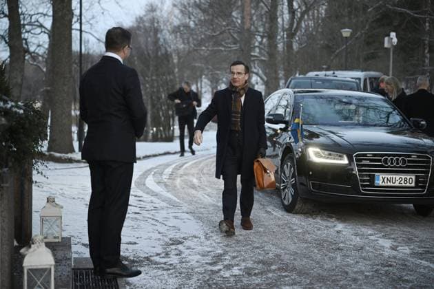 Finnish Prime Minister Petteri Orpo (L) welcomes his Swedish counterpart Ulf Kristersson at the Prime Minister s official residence Kesäranta in Helsinki, Finland on November 27, 2023. Helsinki Finland Copyright: xAnttixAimo-Koivistox LKFTJK20231127083308YPYX