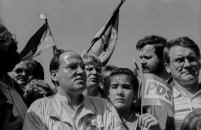 Erster Mai DDR, Berlin, 30.04.1990, 1. Mai 1990, Kundgebung am Reichstag, Gregor Gysi, Genossen, Â