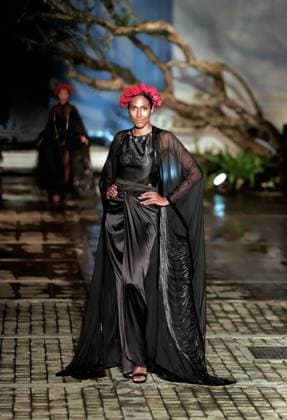 (231130) -- COLOMBO, Nov. 30, 2023 -- A model presents a creation at the Colombo Fashion Week, in Colombo, Sri Lanka, Nov. 29, 2023. (Photo by Xinhua) SRI LANKA-COLOMBO-FASHION WEEK AjithxPerera