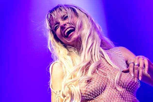 Bilder des Jahres 2023, Entertainment 12 Dezember Entertainment Themen der Woche KW48 Mia Julia Brückner live bei einem Konzert ihrer Schlechte Manieren -Tour im Alten Schlachthof. Dresden, 02.12.2023