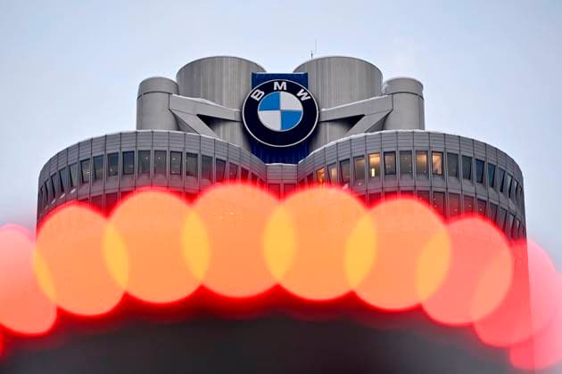 BMW-Logo beim Werksrundgang von Bundeskanzler Olaf Scholz (SPD) im BMW Group Werk München. (Themenbild, Symbolbild) München, 05.12.2023 Bayern Deutschland Copyright: xDwixAnoraganingrumx