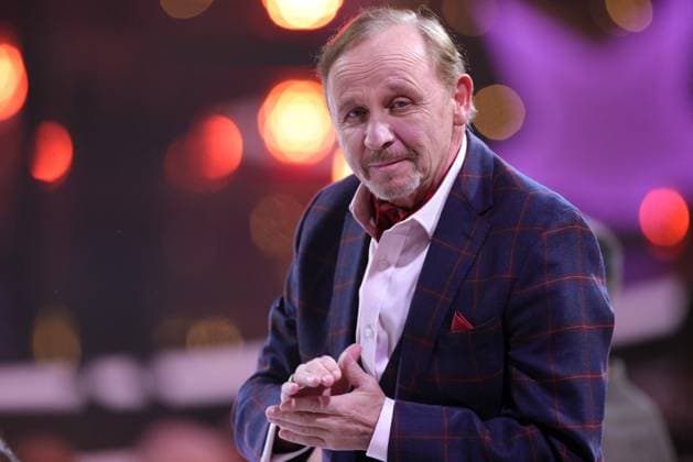ZDF Spendengala Die schönsten Weihnachts-Hits mit Carmen Nebel Alexander Held bei der ZDF Spendengala Die schönsten Weihnachts-Hits mit Carmen Nebel. Live-Spendengala vom 07.12.2023 zu Gunsten von Misereor und Brot für die Welt. Bavaria Studios, München. Bayern, Deutschland.