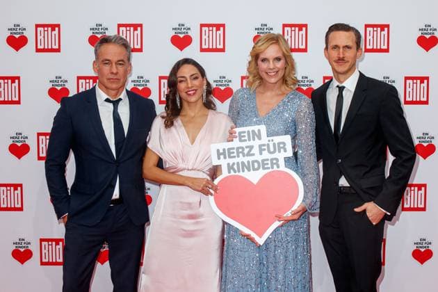 Bilder des Jahres 2023, Entertainment 12 Dezember Spendengala - Ein Herz für Kinder 2023 Marco Girnth, Amy Musul, Melanie Marschke und Johannes Hendrik Langer bei ein Ein Herz für Kinder 2023 die Spendengala im Studio Adlershof am 09.12.2023 in Berlin. Copyright: xEventpressxKochanx