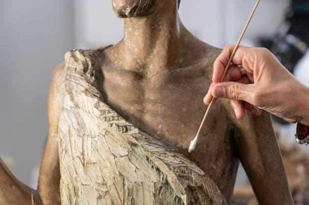 December 11, 2023, Vatican City, Vatican: View of restorer Stefania Colesanti hand working on a wooden statue at the Painting and Wood Materials Restoration Laboratory inside the Vatican Museums. Beyond the surface: the restorer s gaze is the title of the exhibition initiative with which the Vatican Museums celebrate the centenary of the foundation of the Painting and Wooden Materials Restoration Laboratory Vatican City Vatican - ZUMAs197 20231211_aaa_s197_292 Copyright: xStefanoxCostantinox