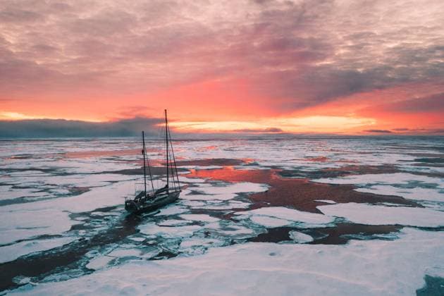 One of the world s most famous explorers, Mike Horn, has chosen Greenland as the first stop on his latest expedition. Christened What s Left , for the expedition Mike has taken the sailing explorer yacht Pangaea. Refitted by Sunreef: it is a 4x4 of the oceans, capable of reaching the most remote corners of the globe. The aim of the expedition, which will last four years, is to raise awareness of environmental issues, with a particular focus on climate change. Greenland is one of the Earth s last great wildernesses and an isolated and often neglected part of the world: the ideal starting point before continuing on to Amazonia, Patagonia and Antarctica, heading for northern Siberia and Alaska. Driving my sailing ship Pangaea, I return to Copyright: xx 53306838