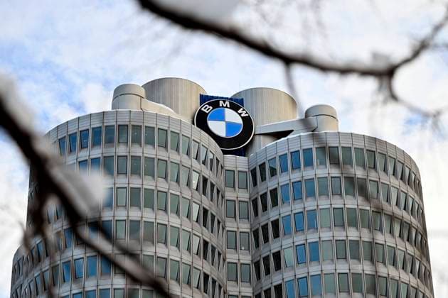 BMW-Logo am BMW-Turm beim Werksrundgang von Bundeskanzler Olaf Scholz (SPD) im BMW Group Werk München. (Themenbild, Symbolbild) München, 05.12.2023 Bayern Deutschland Copyright: xDwixAnoraganingrumx