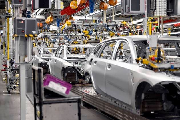 Autos in der Fertigung beim Werksrundgang von Bundeskanzler Olaf Scholz (SPD) im BMW Group Werk München. (Themenbild, Symbolbild) München, 05.12.2023 Bayern Deutschland Copyright: xDwixAnoraganingrumx