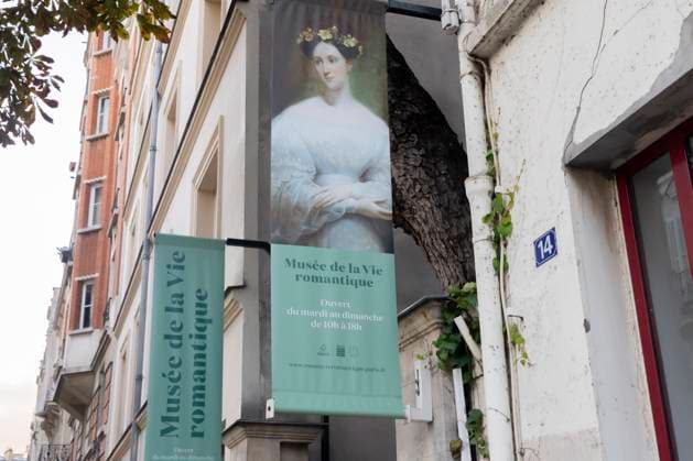 Paris, France November 5, 2023 - View of the Musee De La Vie Romantique. Located in the HÃ tel Scheffer-Renan, this museum explores the heart of the Romantic period, with pieces by George Sand and painter Ary Scheffer. MUSEE DE LA VIE ROMANTIQUE, ILLUSTRATION, CULTURE FRANCAISE, MOUVEMENT DU ROMANTISME, LITTERATURE, PEINTURE, HISTOIRE, ART, ARTISTES PEINTRE, HOTEL SCHEFFER RENAN Copyright: xVincentxIsorex