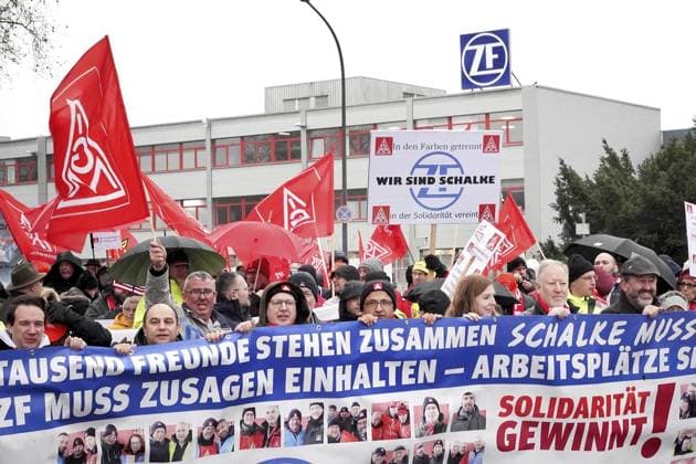 Bilder des Jahres 2023, News 12 Dezember News Themen der Woche KW51 News Bilder des Tages RECORD DATE NOT STATED Demo gegen Schließung des ZF Werkes Gelsenkirchen ** NUR FÜR REDAKTIONELLE ZWECKE ** EDITORIAL USE ONLY **<p>Demonstration gegen die Schließung des ZF Werkes am Dienstag, 19.12.2023 vor den Werkstoren des Unternehmens an der Freiligrathstraße in Gelsenkirchen. Deutschland NRW Gelsenkirchen Copyright: MichaelxKorte