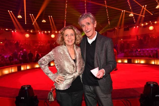 Bilder des Jahres 2023, Entertainment 12 Dezember Entertainment Themen der Woche KW52 Entertainment Bilder des Tages Michaela May mit Ehemann Bernd Schadewald 1. Winterprogramm von Zirkus Krone Farbenspiel Premiere Manege 25 Dezember 2023