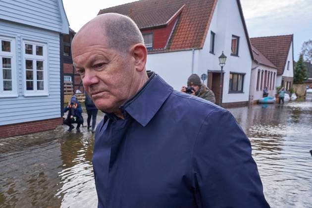 Bilder des Jahres 2023, News 12 Dezember News Themen der Woche KW52 News Bilder des Tages Bundeskanzler Olaf Scholz besucht die Hochwasergebiete in Verden an der Aller am 31.12.2023