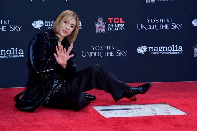 Bilder des Jahres 2024, Entertainment 01 Januar Entertainment Themen der Woche KW02 Entertainment Bilder des Tages Yoshiki Hayashi bei der Enthüllung seiner Hand- und Fußabdrücke in Beton am TCL Chinese Theatre Hollywood. Los Angeles, 09.01.2024