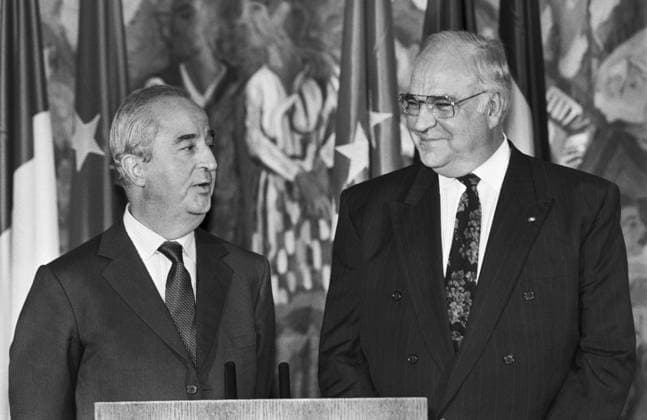 Deutschland, Bonn, 26.08.1993 Archiv.: 42-21-30 Arbeitsbesuch franzoesischer Ministerpraesident Balladur Foto: Edouard Balladur und Bundeskanzler Helmut Kohl Arbeitsbesuch franzoesischer Ministerpraesident Balladur
