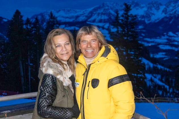 Bilder des Jahres 2024, Entertainment 01 Januar Entertainment Themen der Woche KW03 Entertainment Bilder des Tages 17.01.2024, Kitzbühel, AUT, Unterwegs in Tirol, Präsentation CD Hansi Hinterseer, im Bild Hansi Hinterseer, Seidl Alm, Romana Hinterseer,