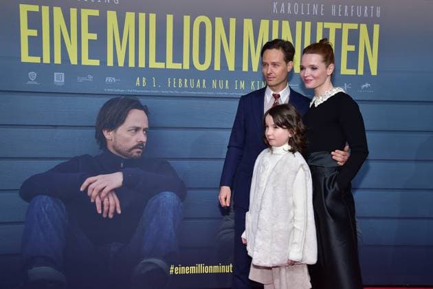 Bilder des Jahres 2024, Entertainment 01 Januar Entertainment Themen der Woche KW04 Entertainment Bilder des Tages Tom Schilling, Karoline Herfurth, Pola Friedrichs Ankunft zur Weltpremiere von EINE MILLION MINUTEN Kino ZooPalast in Berlin, am 23.01.2024 Weltpremiere von EINE MILLION MINUTEN