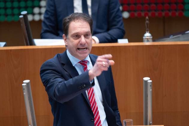 Christian LOOSE, AfD-Fraktion, bei seiner Rede Aktuelle Stunde: Mehr als 100.000 Menschen in NRW demonstrieren fuer Demokratie und Vielfalt, 54. Sitzung des Landtags Nordrhein-Westfalen, im Landtag Nordrhein-Westfalen NRW, Duesseldorf am 24.01.2024,
