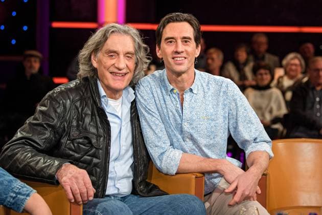 Bilder des Jahres 2024, Entertainment 01 Januar Entertainment Themen der Woche KW04 Entertainment Bilder des Tages MDR - Riverboat. Schauspieler Winfried Glatzeder mit seinem Sohn Robert anläßlich der Aufzeichnung der MDR - Talkshow Riverboat am 26.01.2024 in der Mediacity Leipzig. 20240126ADO0046