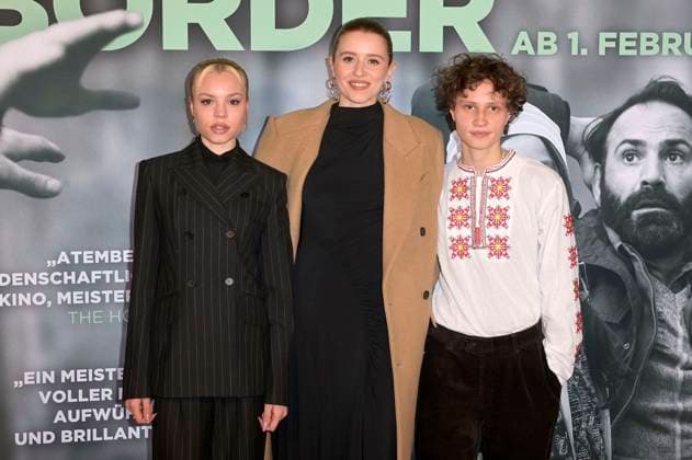 Lea Zoe Voss, Katharina Stark und Luna Jordan bei der Premiere des Kinofilms Green Border im Delphi Filmpalast. Berlin, 30.01.2024