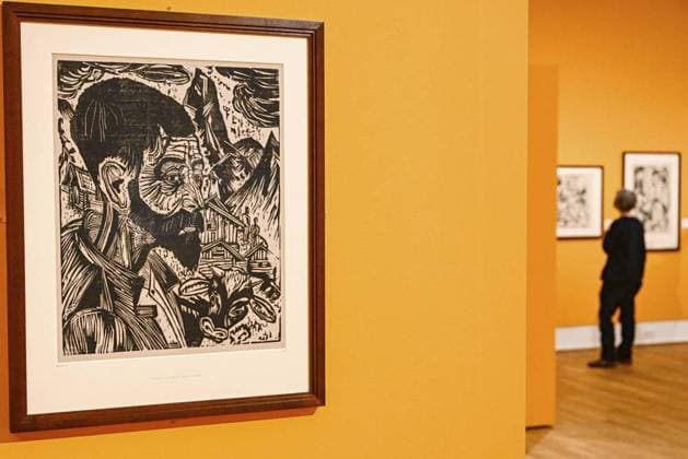 Bilder des Jahres 2024, Entertainment 02 Februar Entertainment Bilder der Woche KW05 Entertainment Bilder des Tages Die gerettete Moderne. Meisterwerke von Kirchner bis Picasso 2. Februar 21. April 2024 Eine Sonderausstellung des Kupferstichkabinetts Staatliche Museen zu Berlin ** NUR FÜR REDAKTIONELLE ZWECKE ** EDITORIAL USE ONLY **<p>Die gerettete Moderne. Meisterwerke von Kirchner bis Picasso vom 2. Februar 21. April 2024 Eine Sonderausstellung des Kupferstichkabinetts Staatliche Museen zu Berlin, Kurator Andreas Schalhorn, Besucherinnen schauen sich Grafiken von Ernst Ludwig Kirchner an, fotografiert am 01.02.2024 in Berlin. Deutschland Berlin Berlin Copyright: MaurizioxGambarini