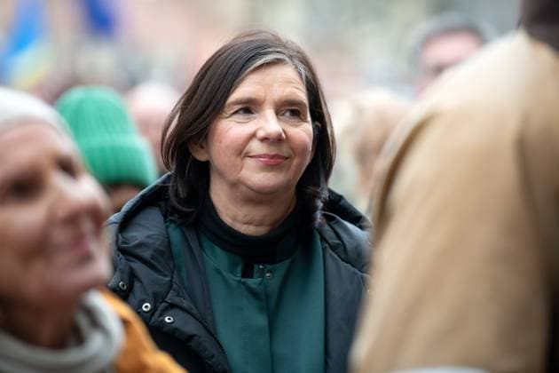 Großdemo gegen Rechts AfD in der Innenstadt von Jena in Thüringen. Die Initiative Weltoffenes Thüringen, Verbände, Sportvereine und Parteien hatten zur Demo aufgerufen. Katrin Göring-Eckardt (Die Grünen), Vizepräsidentin des Deutschen Bundestages, auf der Demo, Portrait Innenstadt Kirchplatz