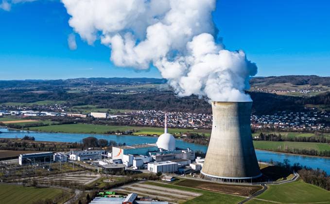 Atomkraftwerk Leibstadt Blick auf das Atomkraftwerk Leibstadt, dahinter das Bundesland Baden-Württemberg mit dem Landkreis Waldshut im benachbarten Deutschland. (Leibstadt, Schweiz, 27.01.2024)