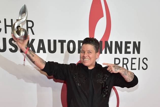 Bilder des Jahres 2024, Entertainment 02 Februar Entertainment Themen der Woche KW06 Entertainment Bilder des Tages 15. Deutschen Musikautor innenpreis Kerstin Ott, Gewinnerin Schlager Ankunft zur Verleihung des 15. Deutschen Musikautor innenpreis im Hotel Ritz in Berlin, am 08.02.2024