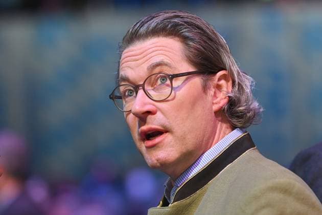 Andreas SCHEUER, Einzelbild,angeschnittenes Einzelmotiv,Portraet,Portrait,Porträt,. Politischer Aschermittwoch der CSU am 14.02.2024 in der Dreilaenderhalle in Passau.