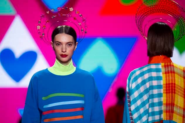 Bilder des Jahres 2024, Entertainment 02 Februar Entertainment Themen der Woche KW07 Entertainment Bilder des Tages Model bei der Agatha Ruiz de la Prada Fashion Show auf der 79. Mercedes-Benz Fashion Week Madrid auf dem Messegelände Ifema. Madrid, 15.02.2024