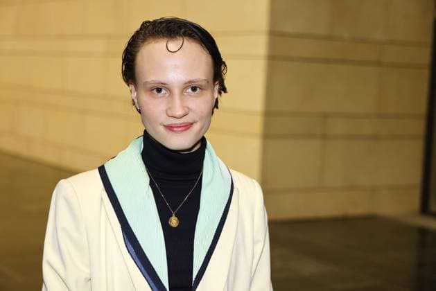 Luna Jordan, die Schauspielerin beim Fototermin zur Preview vom investigativen ARD Spielfilm Am Abgrund (Ausstrahlung zum ARD-Thementag unsereErde - Kampf um Rohstoffe am 6.03.2024 um 20.15 Uhr) am 20.02.2024 im Deutschen Bundestag in Berlin Am Abgrund (ARD) Fototermin zur Preview im Deutschen Bundestag in Berlin