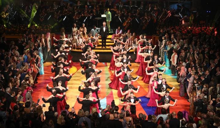 Bilder des Jahres 2024, Entertainment 02 Februar Entertainment Themen der Woche KW08 Hannover, Niedersächsische Staatsoper, Opernball 2024 unter dem Motto Let the Sunshine In die Debütanten der Tanzschule Bothe eröffnen den Ball,