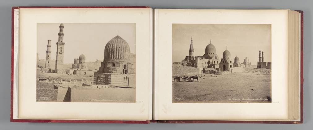RECORD DATE NOT STATED Tombes van Mamelukken in Cairo, Maison Bonfils, c. 1870 - c. 1898 photograph Part of travel album with 80 photos from Egypt. Cairo cardboard. paper. photographic support albumen print grave, tomb. slavery; serfs and the enslaved Cairo Copyright: xpiemagsx rknbpie11012024-22326 !ACHTUNG AUFNAHMEDATUM GESCHÄTZT!