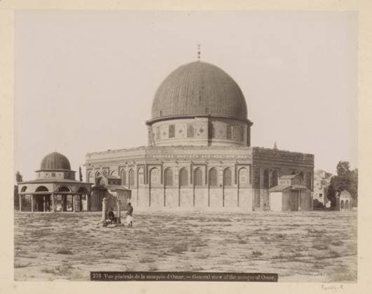 RECORD DATE NOT STATED ROTSKOPELMOSSEE OP de Templeberg in Jeruzalem, Maison Bonfils, c. 1867 - c. 1895 photograph Part of Reisalbum with photos of Jerusalem and other biblical places. Temple Mountain cardboard. paper. photographic support albumen print temple, shrine ~ Islam, Mohammedanism. dome ~ architecture Templeberg. Root colepel Copyright: xpiemagsx rknbpie11012024-22444 !ACHTUNG AUFNAHMEDATUM GESCHÄTZT!