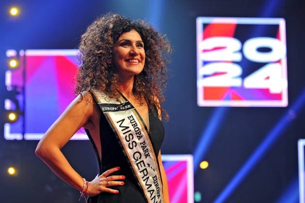 Bilder des Jahres 2024, Entertainment 02 Februar Entertainment Themen der Woche KW08 Entertaintment Bilder des Tages Miss Germany 2024. Apameh Schönauer anläßlich ihrer Wahl zur Miss Germany 2024 am 24.02.2024 im Europapark Rust. 20240224MWI124498