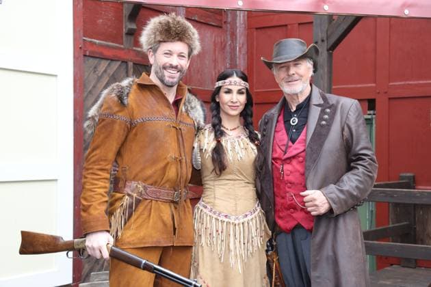 Bilder des Jahres 2024, Entertainment 03 März Entertainment Themen der Woche KW09 Entertainment Bilder des Tages Jan Hartmann als Old Firehand, Sila Sahin als Häuptlingstochter Ribanna, Nick Wilder als Bösewicht Emery Forster, die Karl-May-Spiele Bad Segeberg präsentieren drei Gaststars, die in diesem Jahr im Stück Winnetou II - Ribanna und Old Firehand im Freilichtheater am Kalkberg auftreten werden, Bad Segeberg 1.3.2024