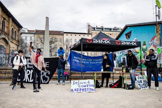 Demonstration gegen Polizeigewalt, gegen Rassismus und für offene Grenzen am Görlitzer Park in Berlin am 15. März 2024. Demonstration gegen Polizeigewalt am Görlitzer Park