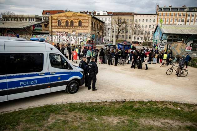 Demonstration gegen Polizeigewalt, gegen Rassismus und für offene Grenzen am Görlitzer Park in Berlin am 15. März 2024. Demonstration gegen Polizeigewalt am Görlitzer Park