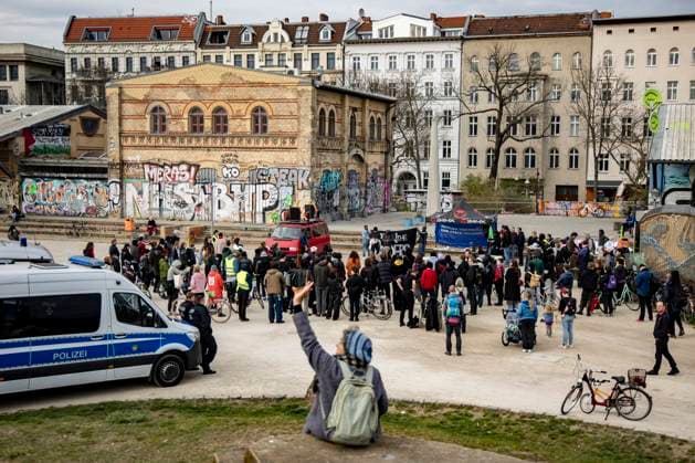 Demonstration gegen Polizeigewalt, gegen Rassismus und für offene Grenzen am Görlitzer Park in Berlin am 15. März 2024. Demonstration gegen Polizeigewalt am Görlitzer Park
