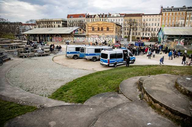 Demonstration gegen Polizeigewalt, gegen Rassismus und für offene Grenzen am Görlitzer Park in Berlin am 15. März 2024. Demonstration gegen Polizeigewalt am Görlitzer Park