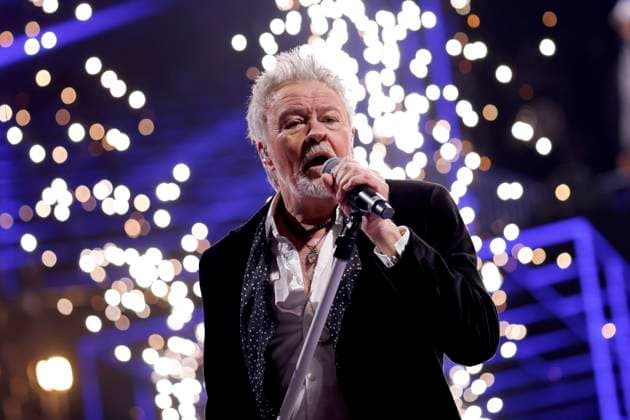 Bilder des Jahres 2024, Entertainment 03 März Entertainment Themen der Woche KW12 Entertaintment Bilder des Tages Sänger Paul Young bei seinem Auftritt bei im Rahmen des Events Die 80er live - Die größte 80er Party der Welt in der Arena auf Schalke. Während der Show wurde bestätigt: Die Party hat einen neuen Weltrekord aufgestellt und gilt mit knapp 45.000 Besuchern offiziell nun als das größte Event seiner Art weltweit. Gelsenkirchen, 23.03.2024 NRW Deutschland Copyright: xChristophxHardtx
