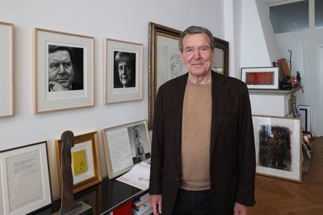 News Bilder des Tages Niedersachsen, Hannover, Ex-Bundeskanzler Gerhard Schröder (SPD) wird am 7. April 80 Jahre alt., aufgenommen in seiner Kanzlei in Hannover,