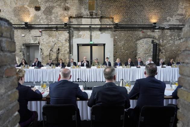Bilder des Jahres 2024, News 04 April News Themen der Woche KW15 News Bilder des Tages Gemeinsame Kabinettssitzung von Berlin und Brandenburg Gemeinsame Kabinettssitzung von Berlin und Brandenburg auf dem Charité Campus Berlin-Mitte, Regierender Bürgermeister Kai Wegner, Ministerpräsident Dietmar Woidke, Wirtschaftsminister Jörg Steinbach, Wirtschaftssenatorin Franziska Giffey Berlin Berlin GER