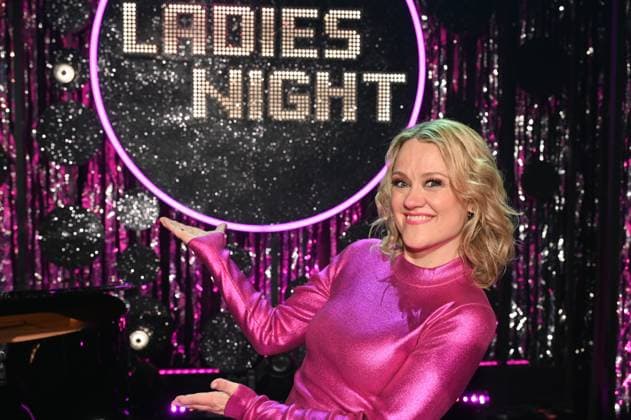 Bilder des Jahres 2024, Entertainment 04 April Entertainment Themen der Woche KW15 Komikerin Lisa Feller, Moderatorin der ARD Show Ladies Night, die einzige Comedy- und Kabarettshow mit rein weiblicher Besetzung im deutschsprachigen Fernsehen